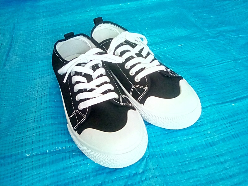 ワークマンのキャンバススニーカー前側